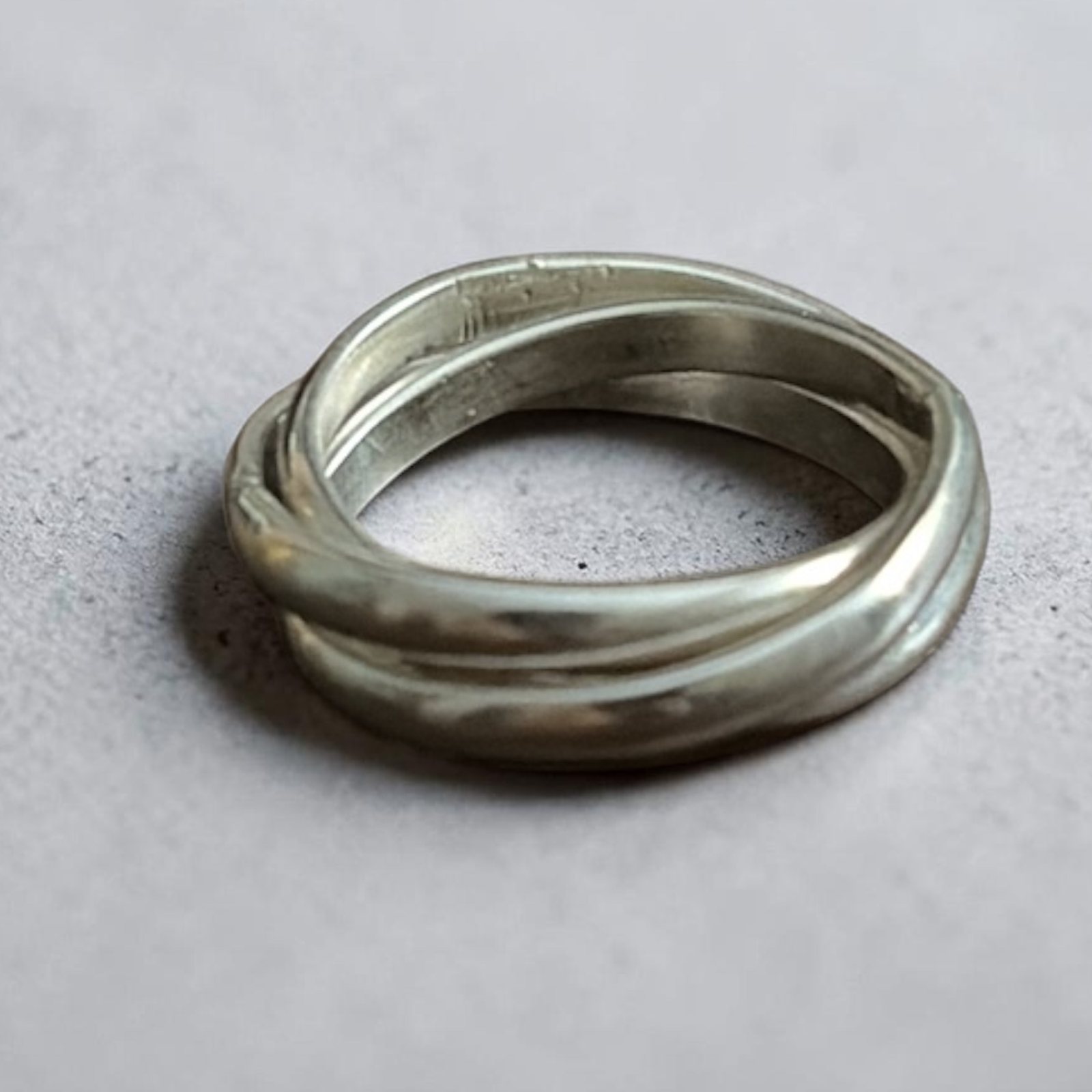 qirān ring — two interlocked hand-forged silver bands