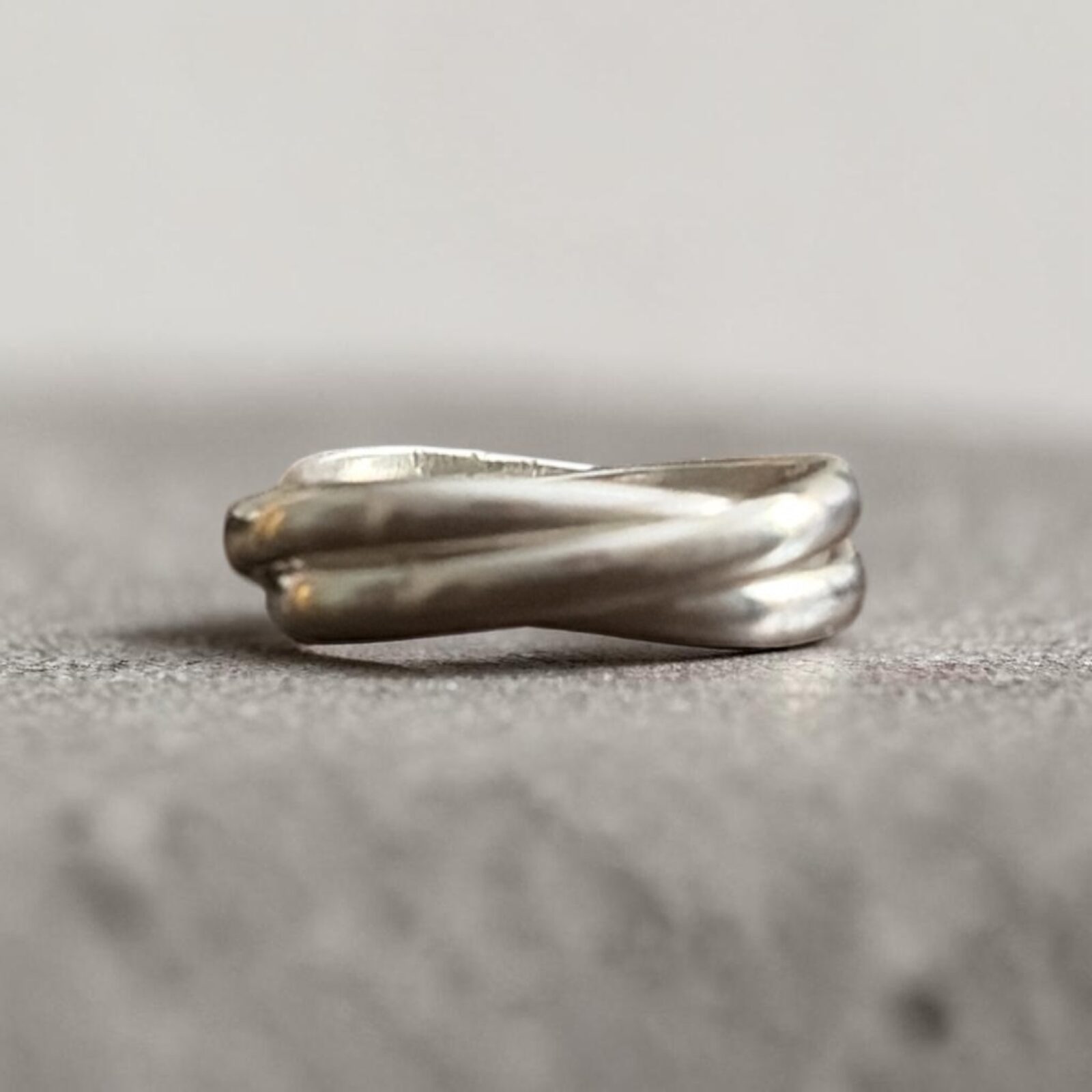 qirān ring, side profile